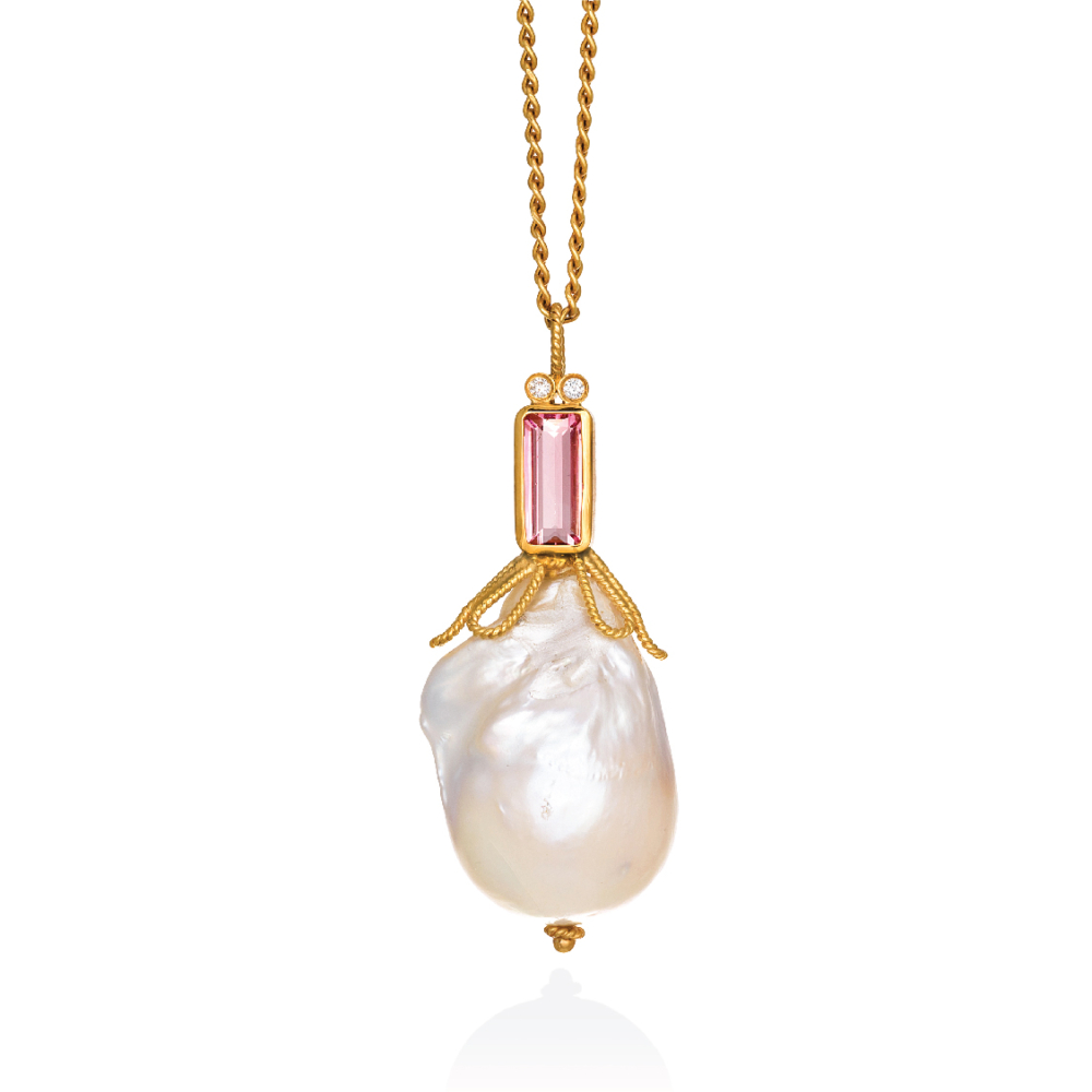 CS_18kt_bug_pendant_pearl_diamonds