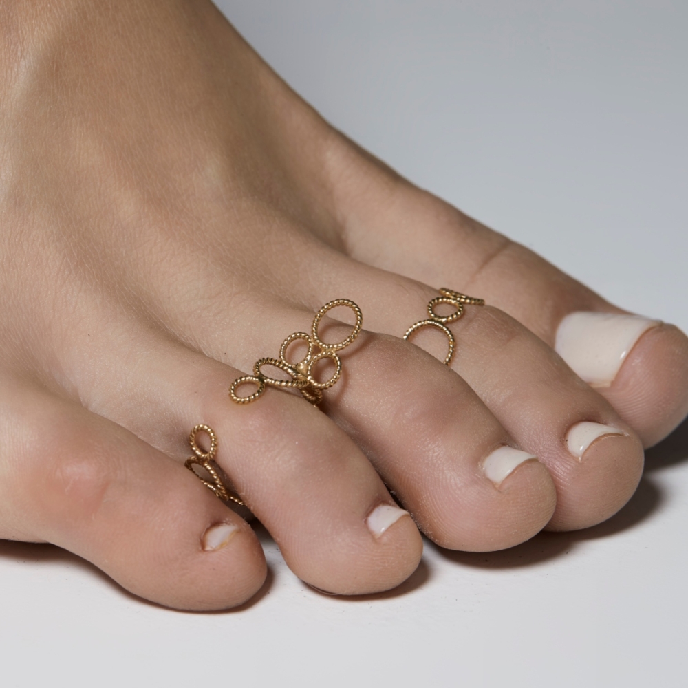 Christina Soubli_18kt gold tattoo toe