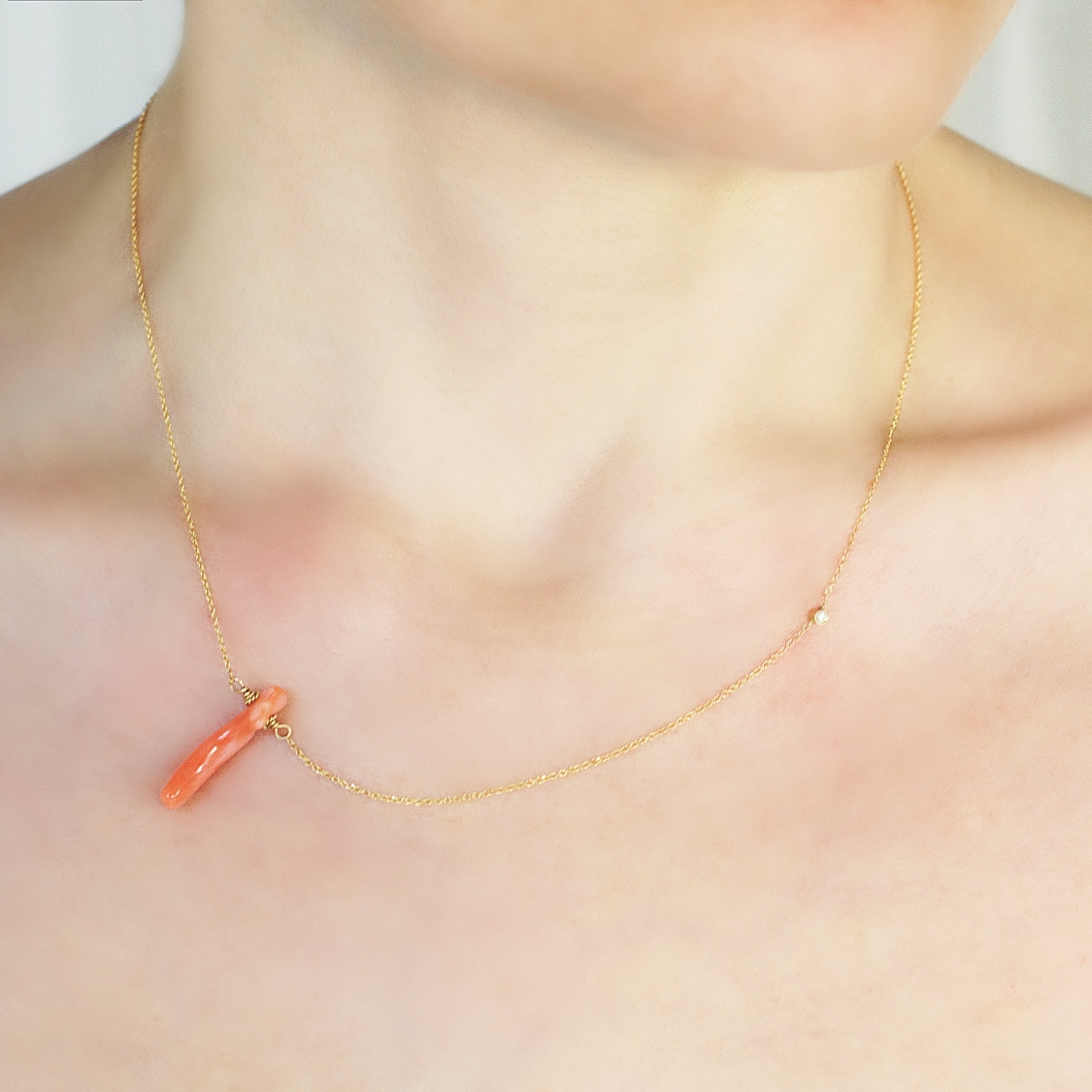 CAN_24_Christina_Soubli_18kt_Cany_necklace_coral_diamond_model_