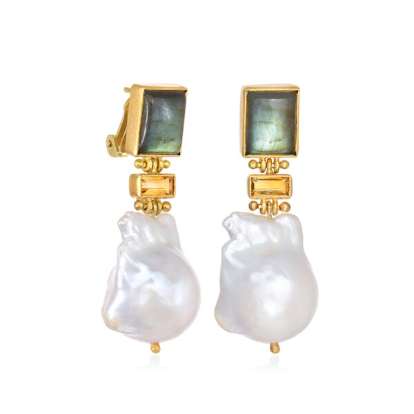 Earrings with baroque pearls 18kt