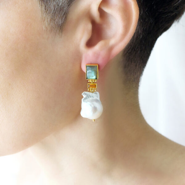 earrings with baroque pearls 18kt