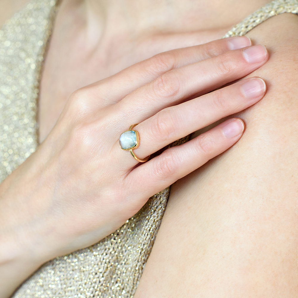 18kt gold ring with aqua