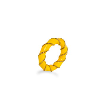 Twisted colored rings